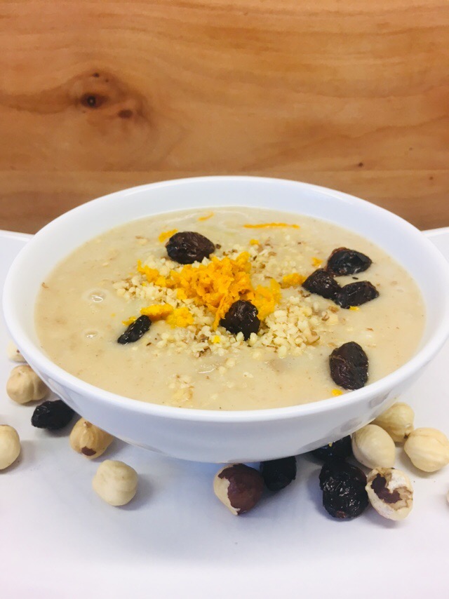 Apfel Pastinaken Porridge mit Haselnüssen und Cranberry