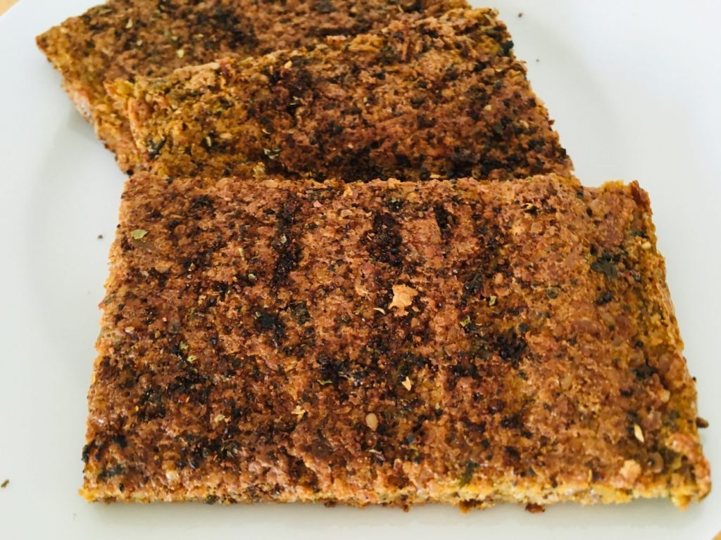 Rohkost Brot mit Nori Algen, Miso und Sellerie