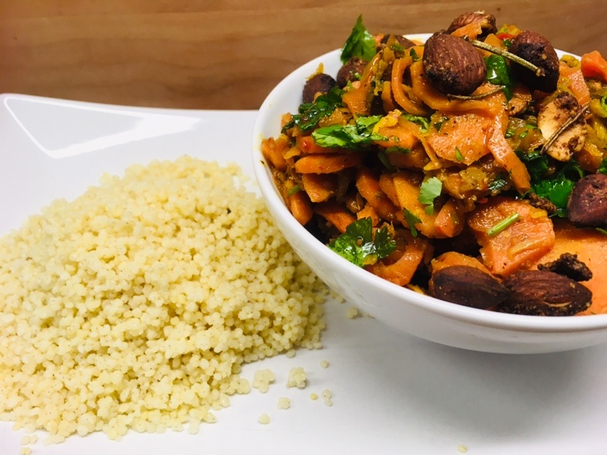 Karotten mit Feigen, Mandeln und Gewürz-Hirse