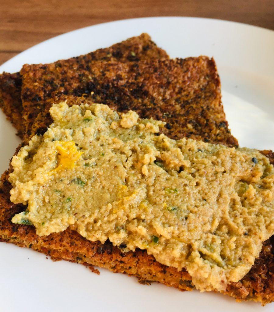 Rohkost Brot mit Nori Algen, Miso und Sellerie