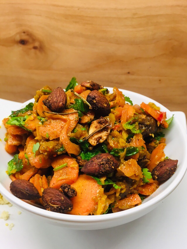 Karotten mit Feigen, Mandeln und Gewürz-Hirse