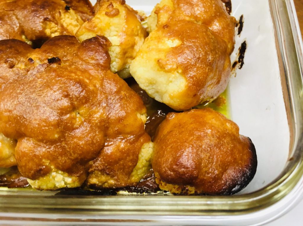 Gerösteter Blumenkohl mit Erdnuss-Miso-Sauce