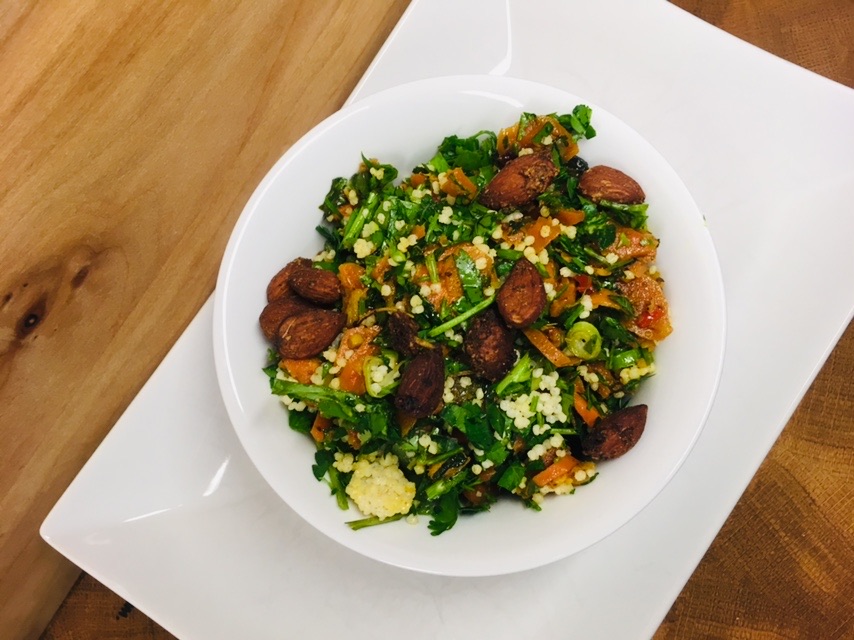 Karotten Hirse Salat mit Rosinen und Mandeln