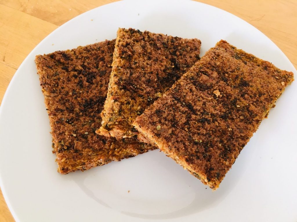 Rohkost Brot mit Nori Algen, Miso und Sellerie