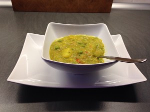 Kartoffel Suppe mit Erbsen und Möhren