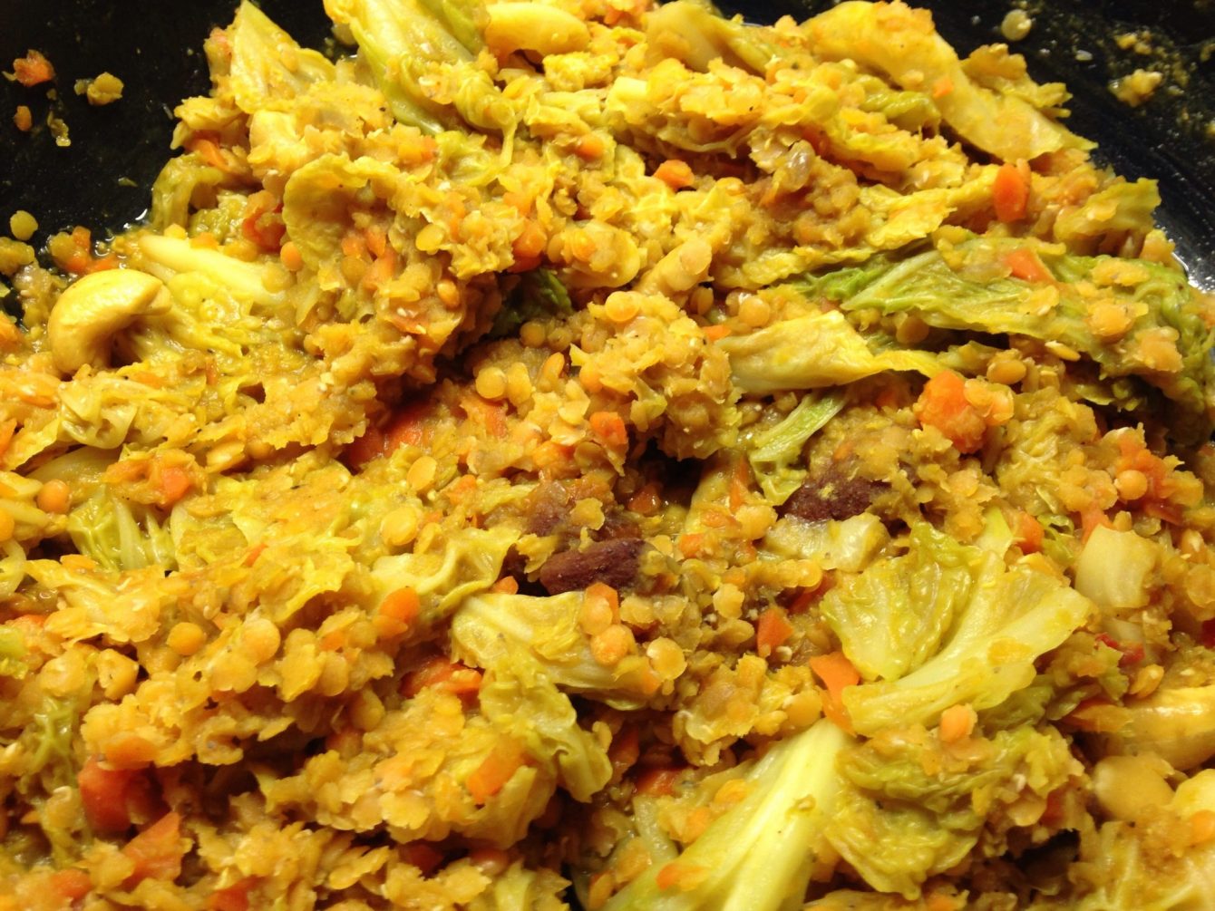 Wirsing Curry mit roten Linsen, Aprikosen und Cashewkernen - Leckerlife Wirsing Curry mit roten Linsen, Aprikosen und Cashewkernen - Leckerlife