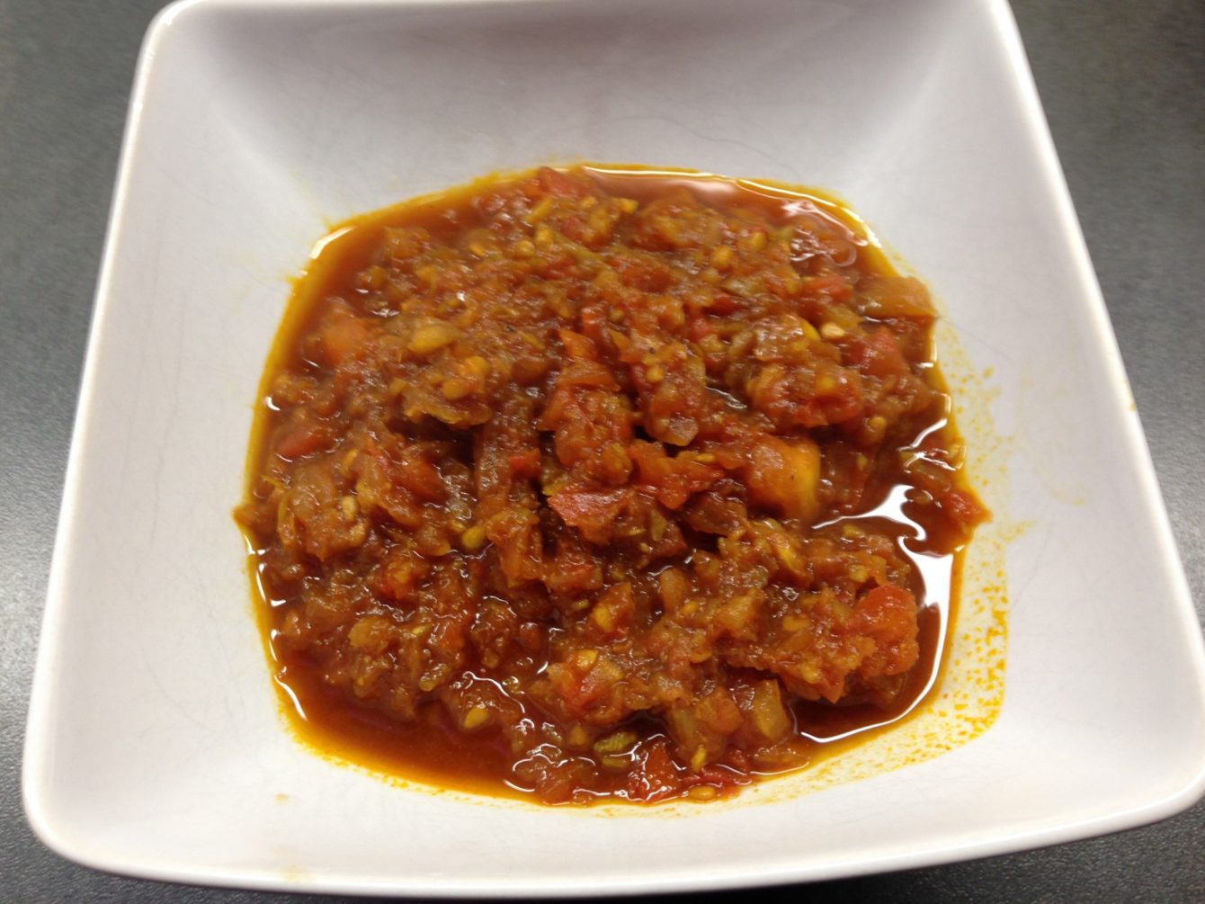 Tomaten Chutney mit Ingwer, Datteln, Feigen und Chili