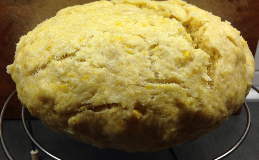 Gedämpftes Maisbrot mit Maiskörnern