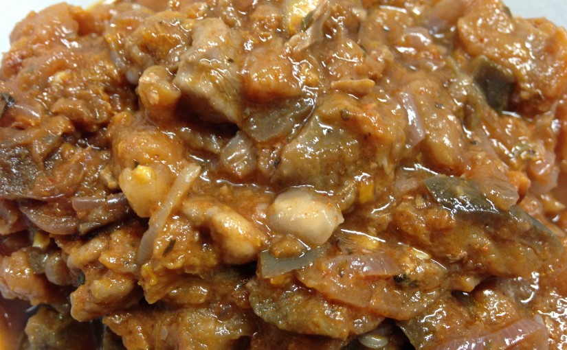 Auberginen Aprikosen Curry mit roten Zwiebeln und Granatapfelkernen