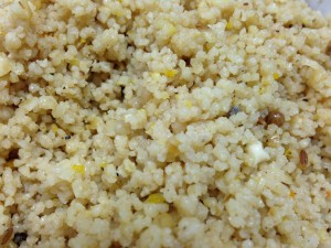 Orientalischer Gewürz Couscous mit Rosinen und Cashewkernen