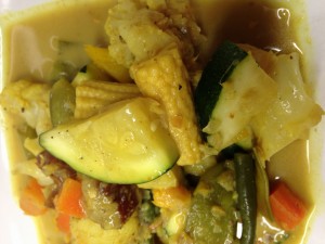 Südafrikanisches Gemüsecurry mit Blumenkohl, Süßkartoffel Kokosmilch und Erdnussbutter