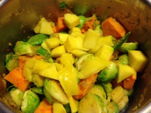Süßkartoffel Rosenkohl Curry mit Zuckerschoten und Mango