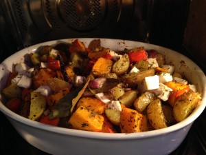 Kürbis und Kartoffeln mit Kräutern aus der Provence und Feta aus dem Ofen