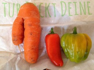 Mehrbeinige Möhre und Mini-Paprika