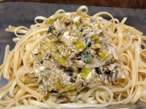 Linguine mit Lauch, Mango und Ziegenkäse Feta