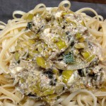 Linguine mit Lauch, Mango und Ziegenkäse Feta