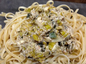 Linguine mit Lauch, Mango und Ziegenkäse Feta