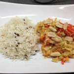 Chinakohl, Möhren, Paprika mit Erdnuss Tamarinden Ingwer Dressing und gebratenem Jasmin Reis