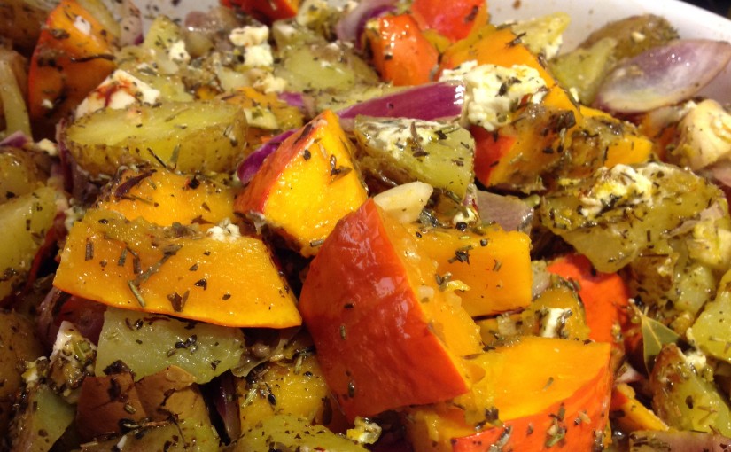 Kürbis und Kartoffeln mit Kräutern aus der Provence und Feta aus dem Ofen