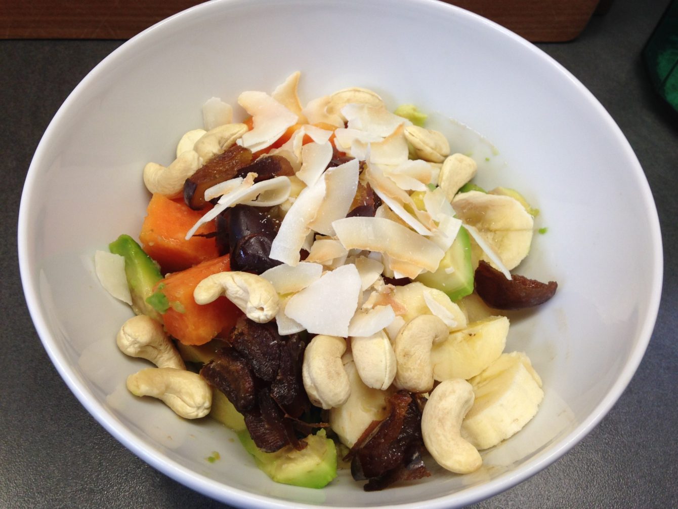 Avocado Papaya Banane mit Cahew Kokos und frische Datteln