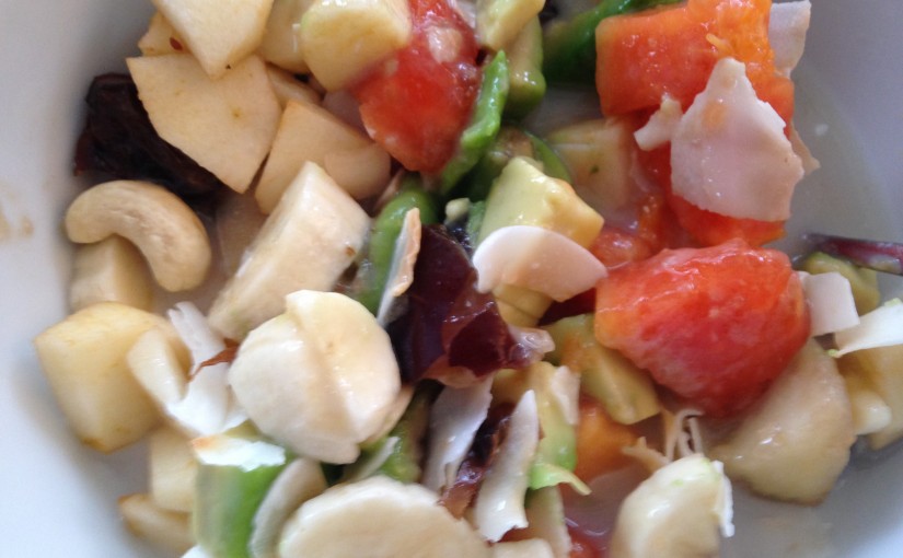 Avocado Papaya Bananen Frühstück mit Cashew Kokos und frischen Datteln