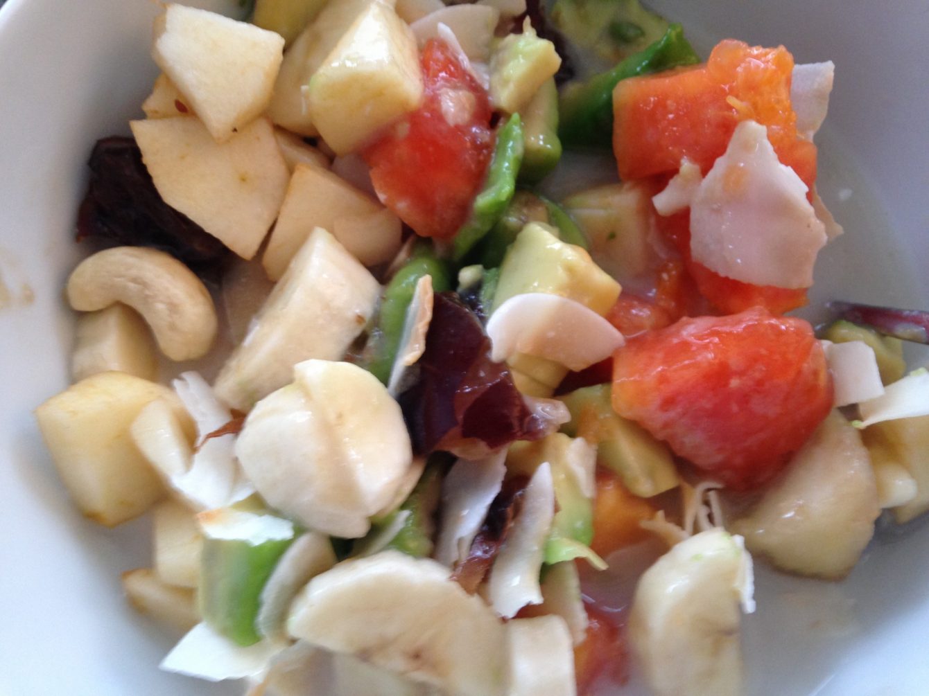 Avocado Papaya Bananen Frühstück mit Cashew Kokos und frischen Datteln
