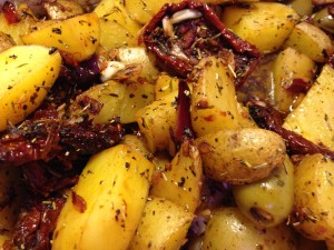 Ofenkartoffel mit Mandeloiven und getrockneten Tomaten