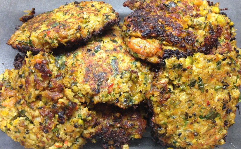 Kürbis Karotten Kartoffel Bratlinge mit Pistazien