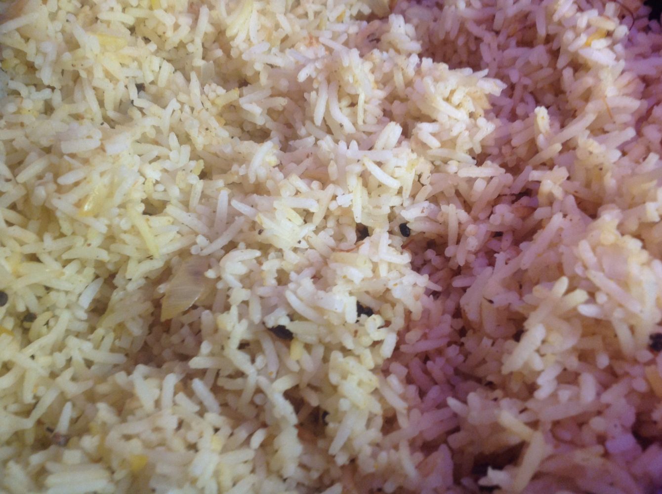 Gewürzreis mit Safran, Zwiebeln, Cumin, Kardamom und Berberitzen