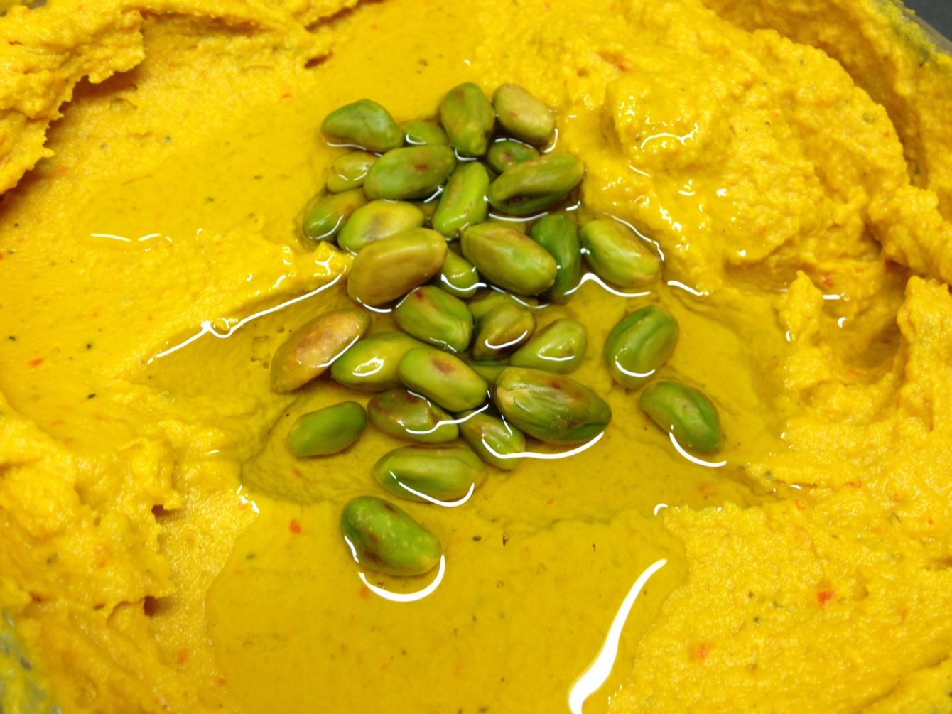 Kürbis Hummus mit Pistazien