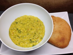 Linsen Dal mit Naan Brot
