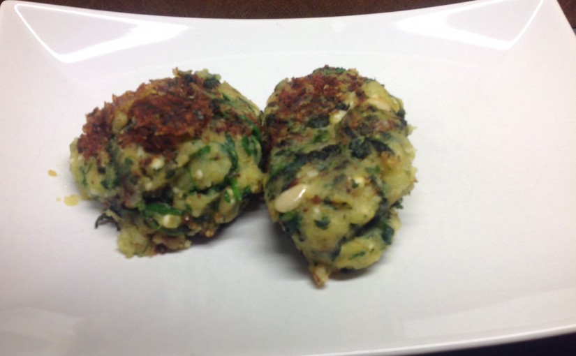 Kartoffel Spinat Puffer mit Feta und Pinienkernen