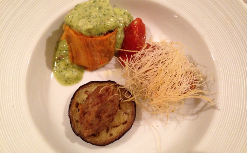 Aubergine mit Tomatenpürre , Süßkartoffel Cannelloni mit Shitakepilzen Pilzragout und Quitten Orangen Chutney