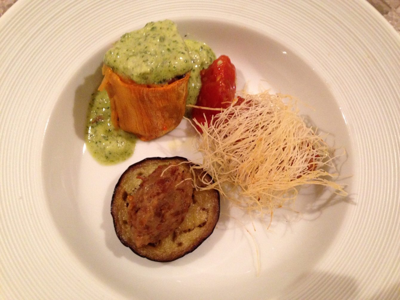Aubergine mit Tomatenpürre , Süßkartoffel Cannelloni mit Shitakepilzen Pilzragout und Quitten Orangen Chutney
