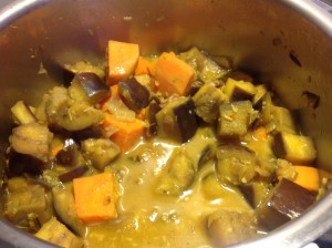 Auberginen Süßkartoffel Curry mit Kokos und Banane