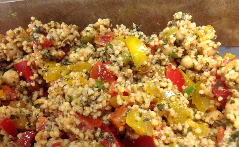 Hirsesalat mit Paprika Kichererbsen und Minze