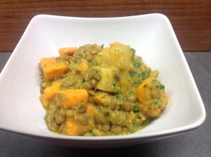 Steckrüben Süßkartoffel Curry mit Linsen, Kokosmilch und Koriander