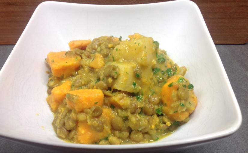 Steckrüben Süßkartoffel Curry mit Linsen, Kokosmilch und Koriander
