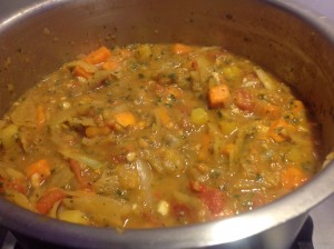 Weißkohl Süßkartoffel Curry mit Tomaten und Erdnüssen