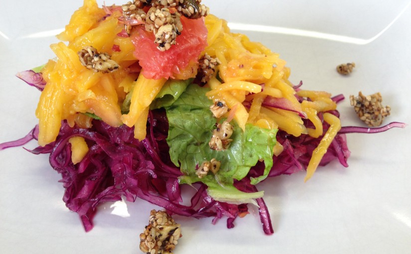 Wirsing Rotkohlsalat mit Mango, Orange, Grapefruit und karamellisieren Nüssen