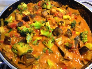 Erdnuss Auberginen Curry mit Brokkoli