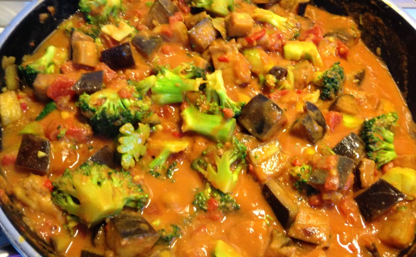 Erdnuss Auberginen Curry mit Brokkoli