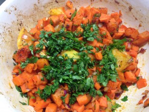 Möhrensalat mit Aprikosen, Honig, Harissa und Salzzitronen