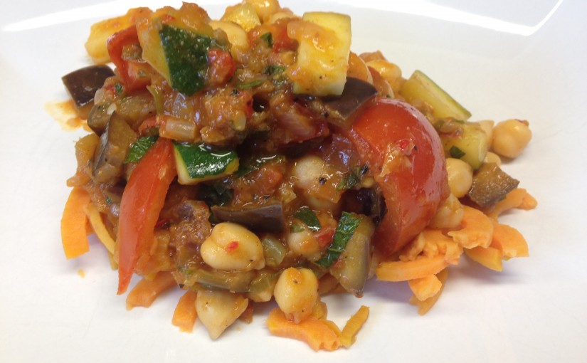 Süßkartoffel-Nudeln mit Kichererbsen Bolognese