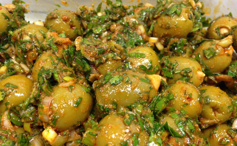 Mandeloliven mit Chermoula Marinade