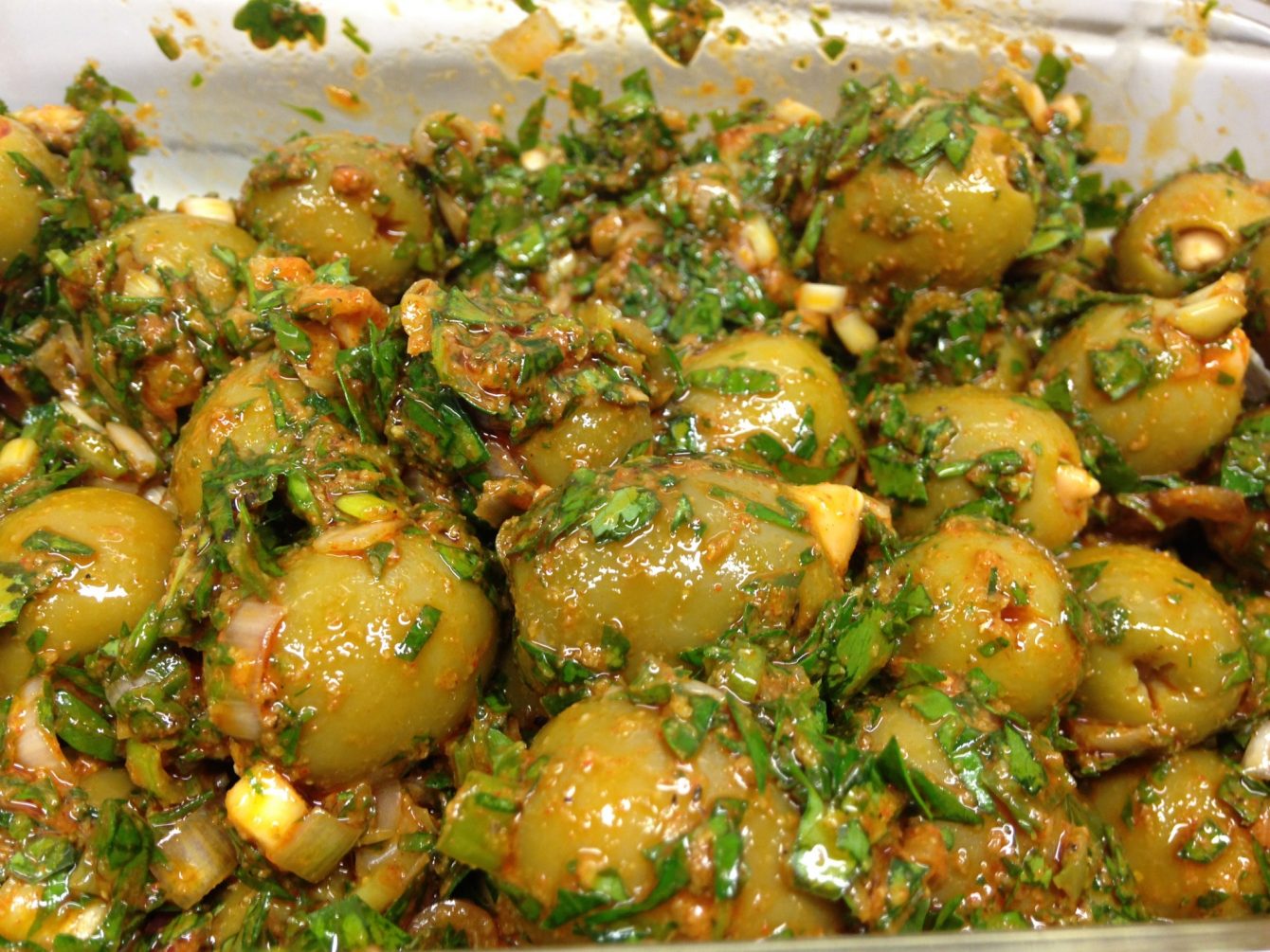 Mandeloliven mit Chermoula Marinade