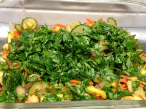 Gurken-Möhren Mango Salat mit Sesam-Soja-Dressing