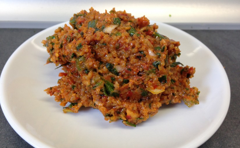 Kisir mit geröstetem Sesamöl und Granatapelsirup