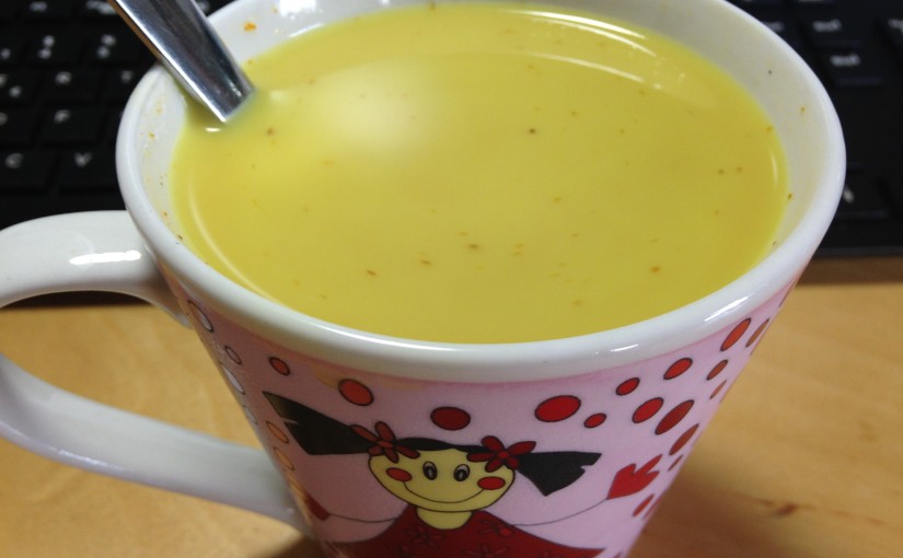 Kurkuma Latte mit Reismilch