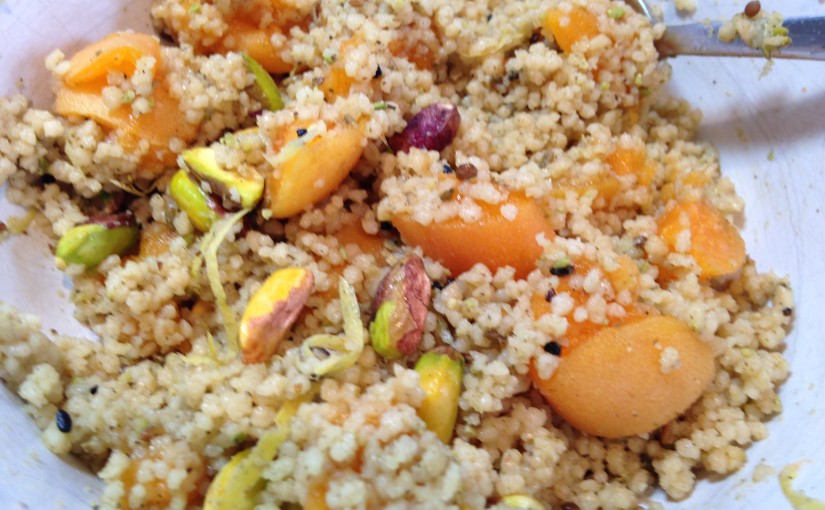 Zitronen Couscous mit Aprikosen, Pistazien und Minze